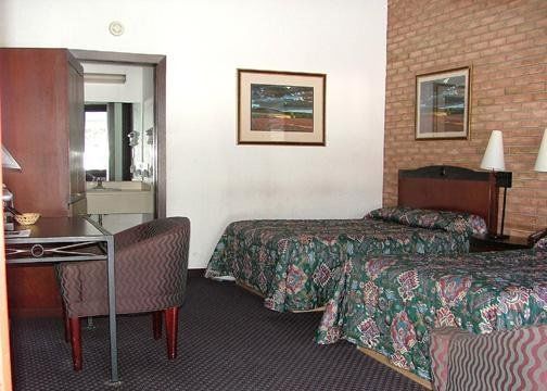 Rodeway Inn Кадилак Стая снимка
